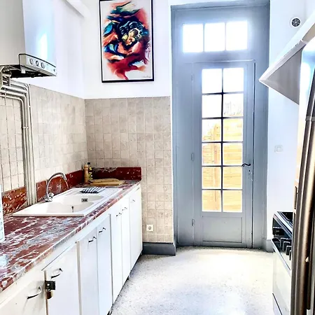 Hostel Insolite - Dans Bibliotheque