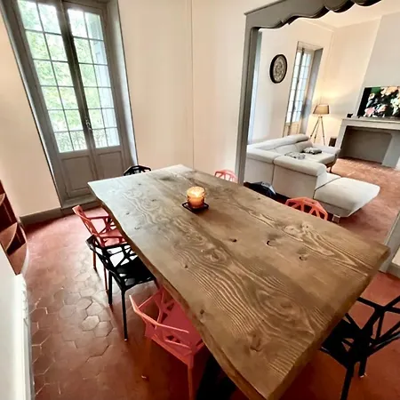 Insolite - Dans Bibliotheque Carcassone